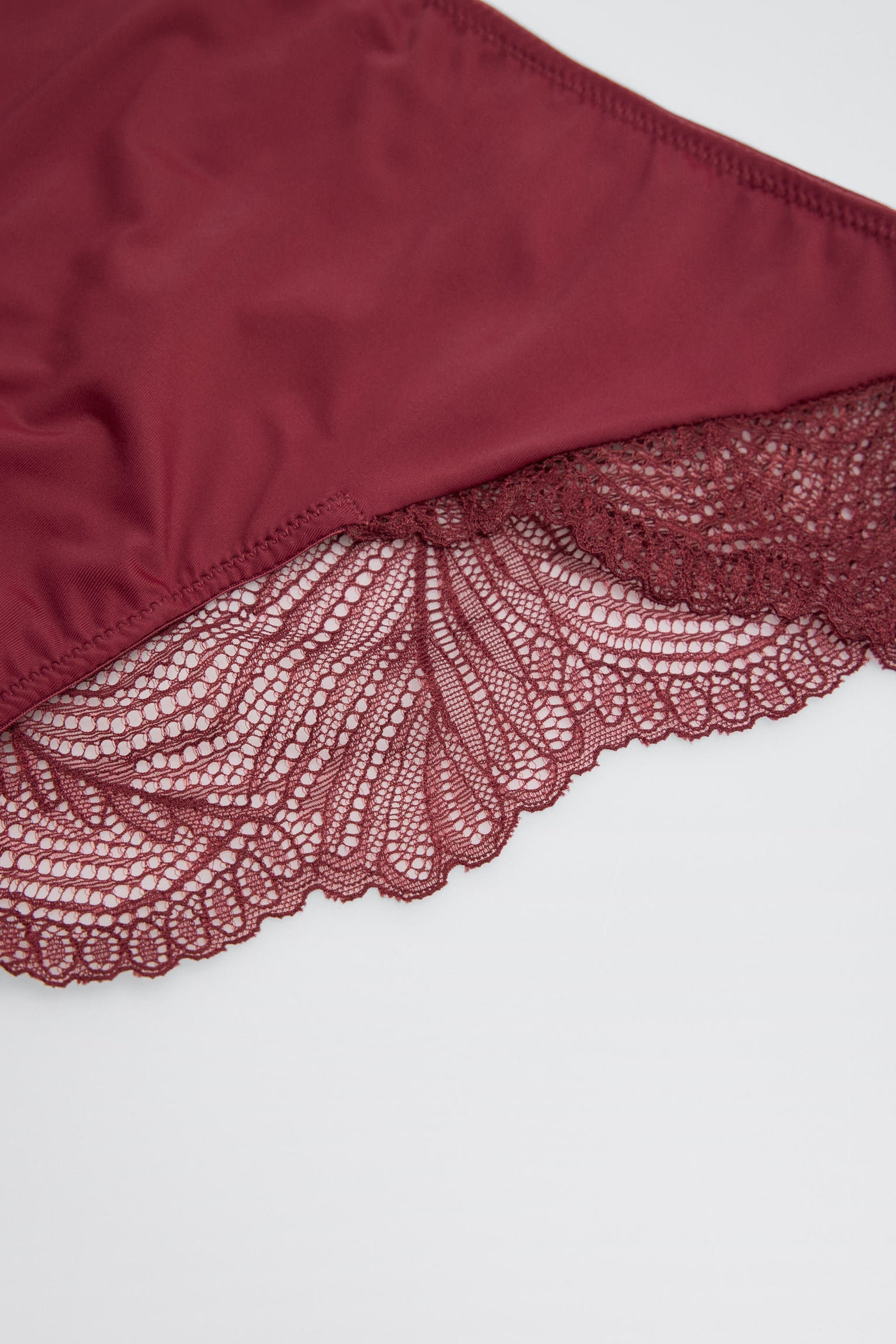 SLIP MIDI CON PIZZO EFFETTO TATOO YSABEL MORA