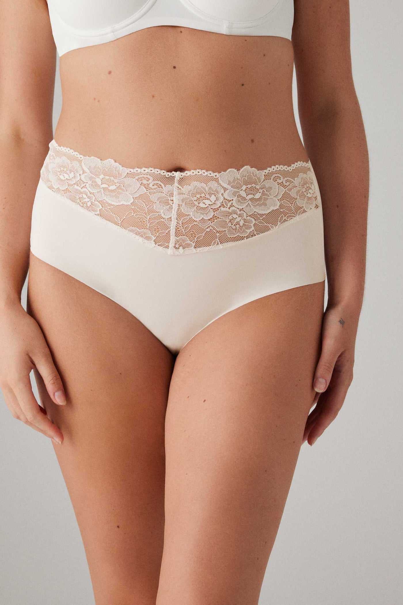 SLIP VITA ALTA LYCRA E PIZZO TAGLIO LASER PANNACOTTA YSABEL MORA