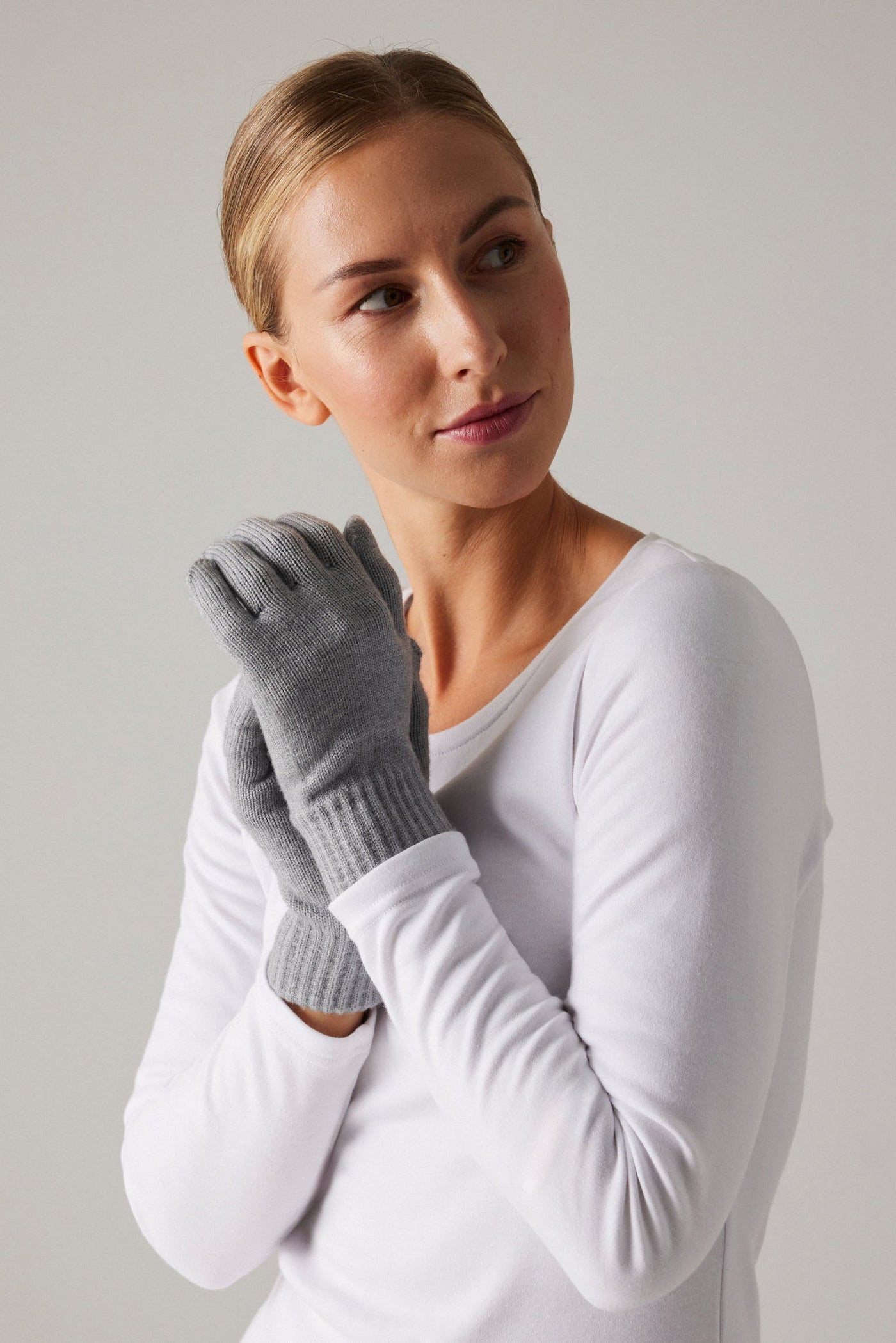 GUANTI BASIC GRIGIO YSABEL MORA