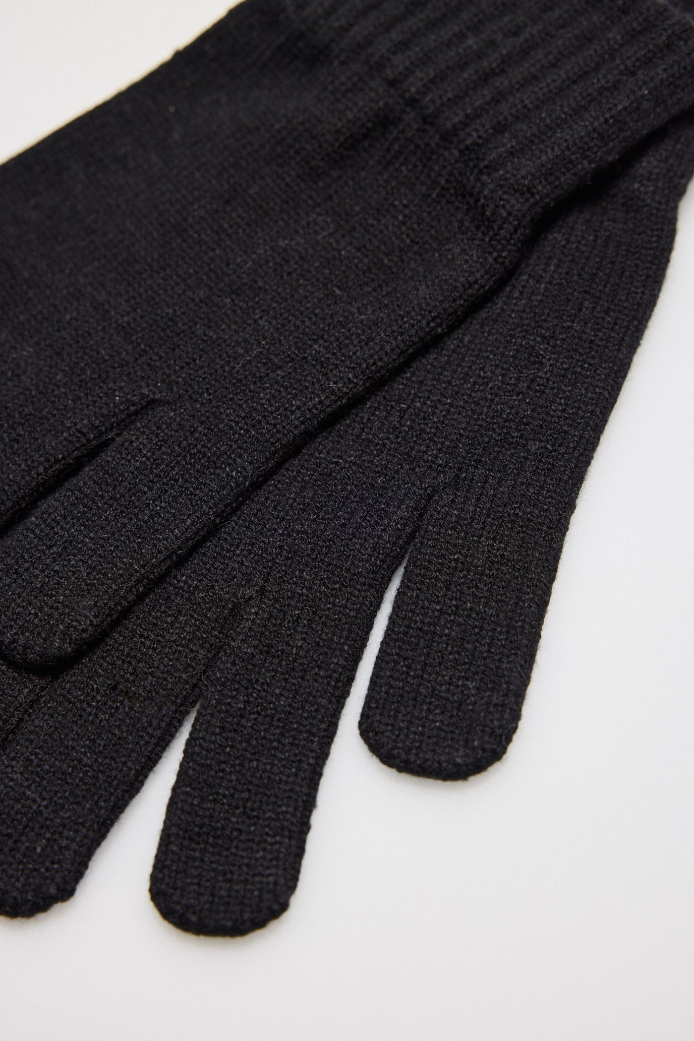 GUANTI BASIC NERO YSABEL MORA