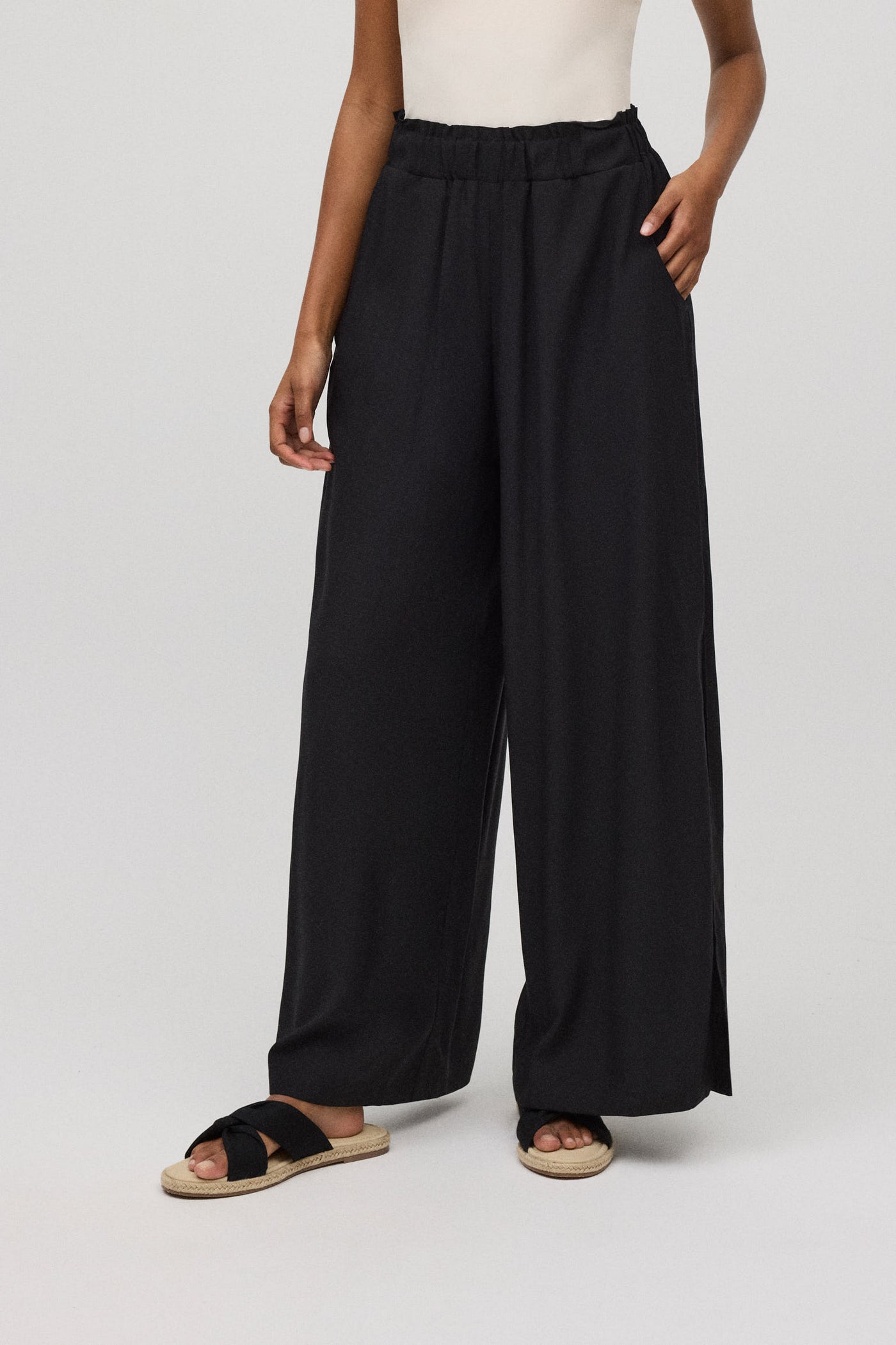 PANTALONE PALAZZO IN VISCOSA CON SPACCHI LATERALI YSABEL MORA