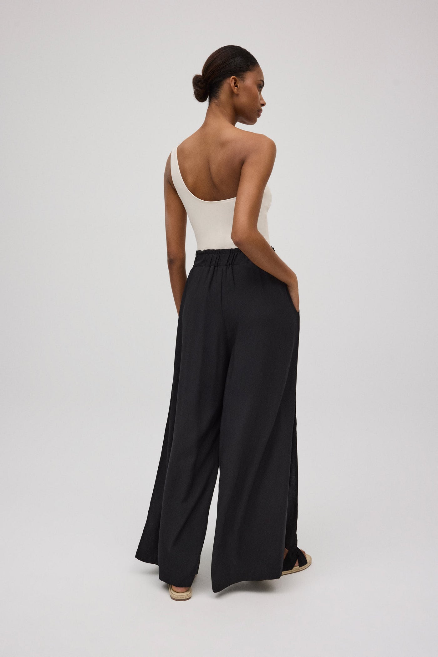 PANTALONE PALAZZO IN VISCOSA CON SPACCHI LATERALI YSABEL MORA