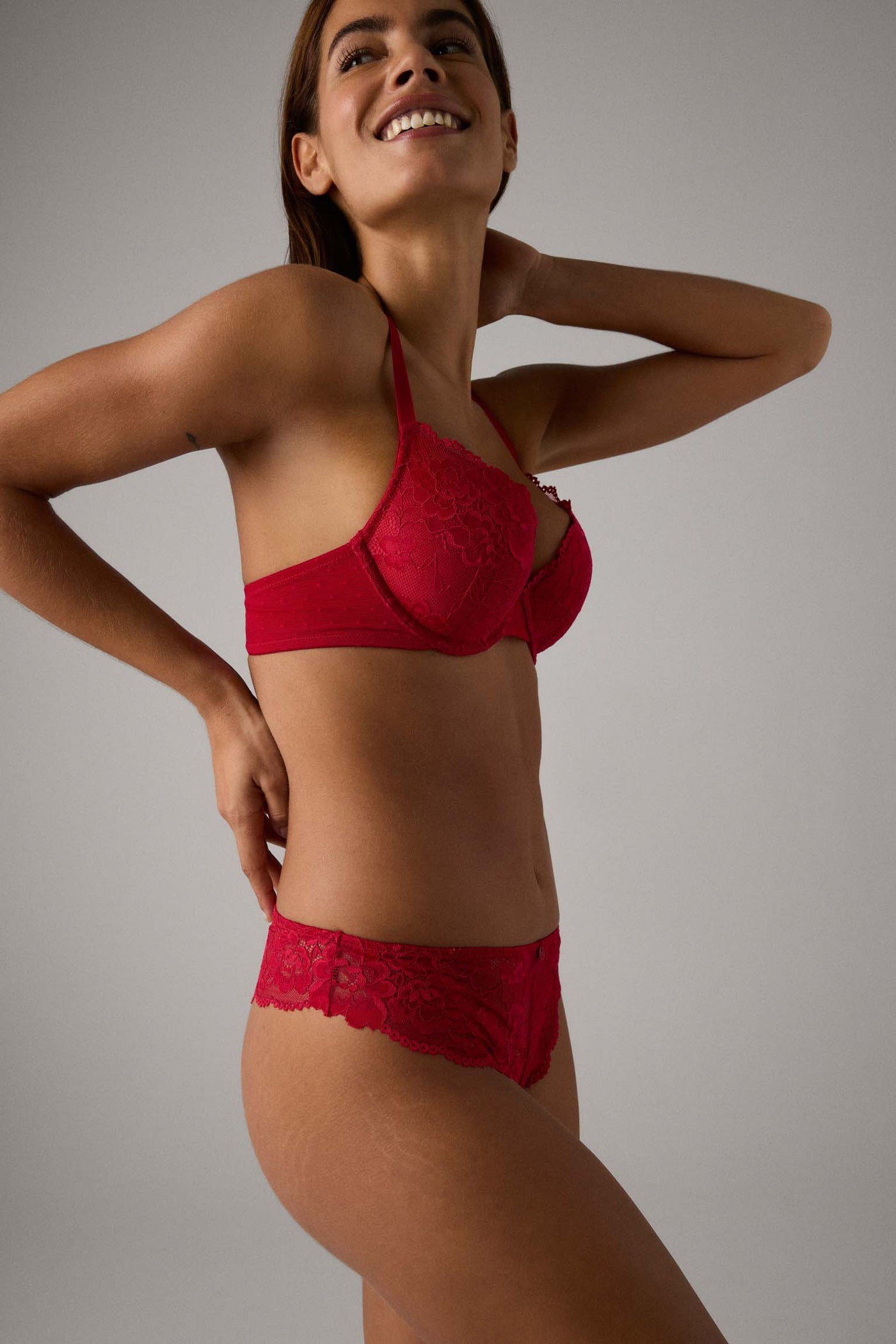PERIZOMA IN PIZZO ROSSO YSABEL MORA