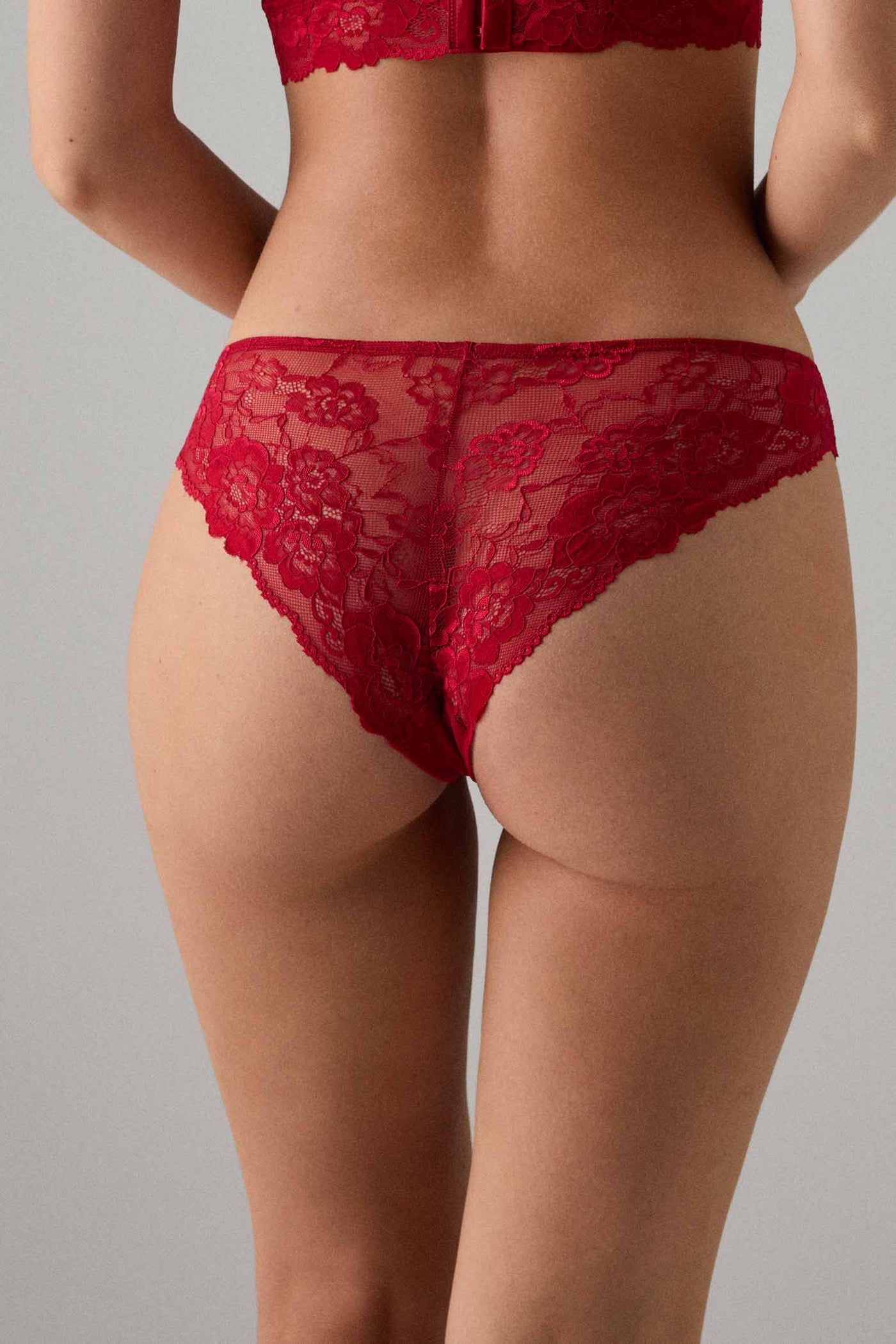 BRASILIANA IN PIZZO ROSSO YSABEL MORA