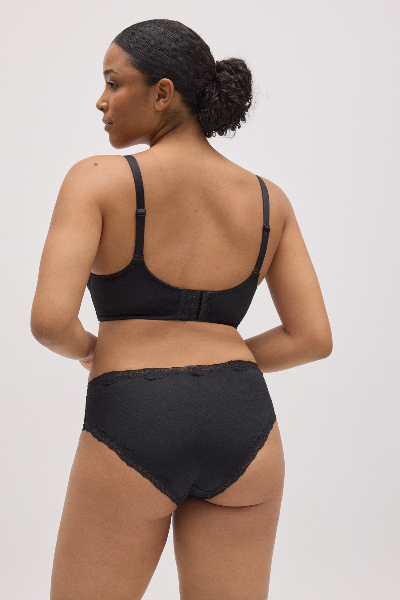 SLIP MIDI CON PIZZO YSABEL MORA