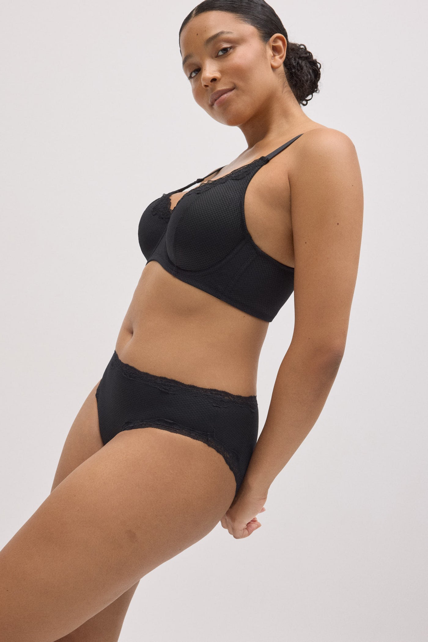 SLIP MIDI CON PIZZO YSABEL MORA