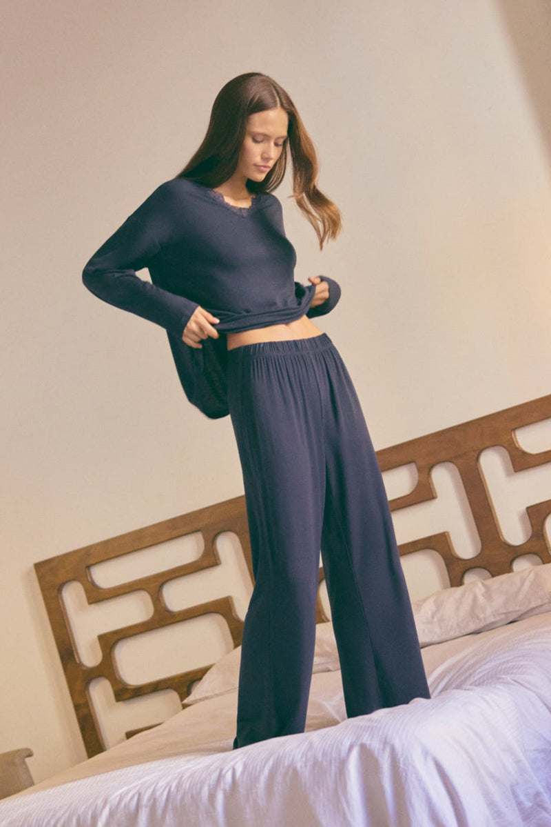 PIGIAMA LUNGO IN MODAL E PIZZO YSABEL MORA