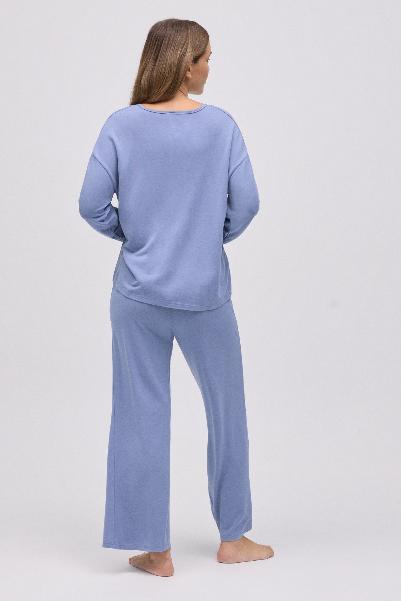 PIGIAMA LUNGO IN MODAL E PIZZO YSABEL MORA