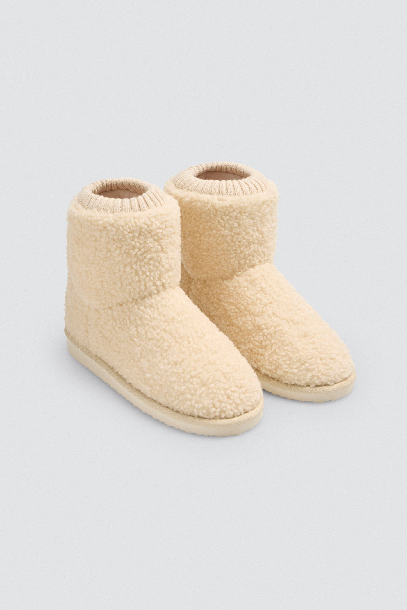 STIVALETTI DA CASA IN SHEARLING CON BORDINO A COSTE YSABEL MORA