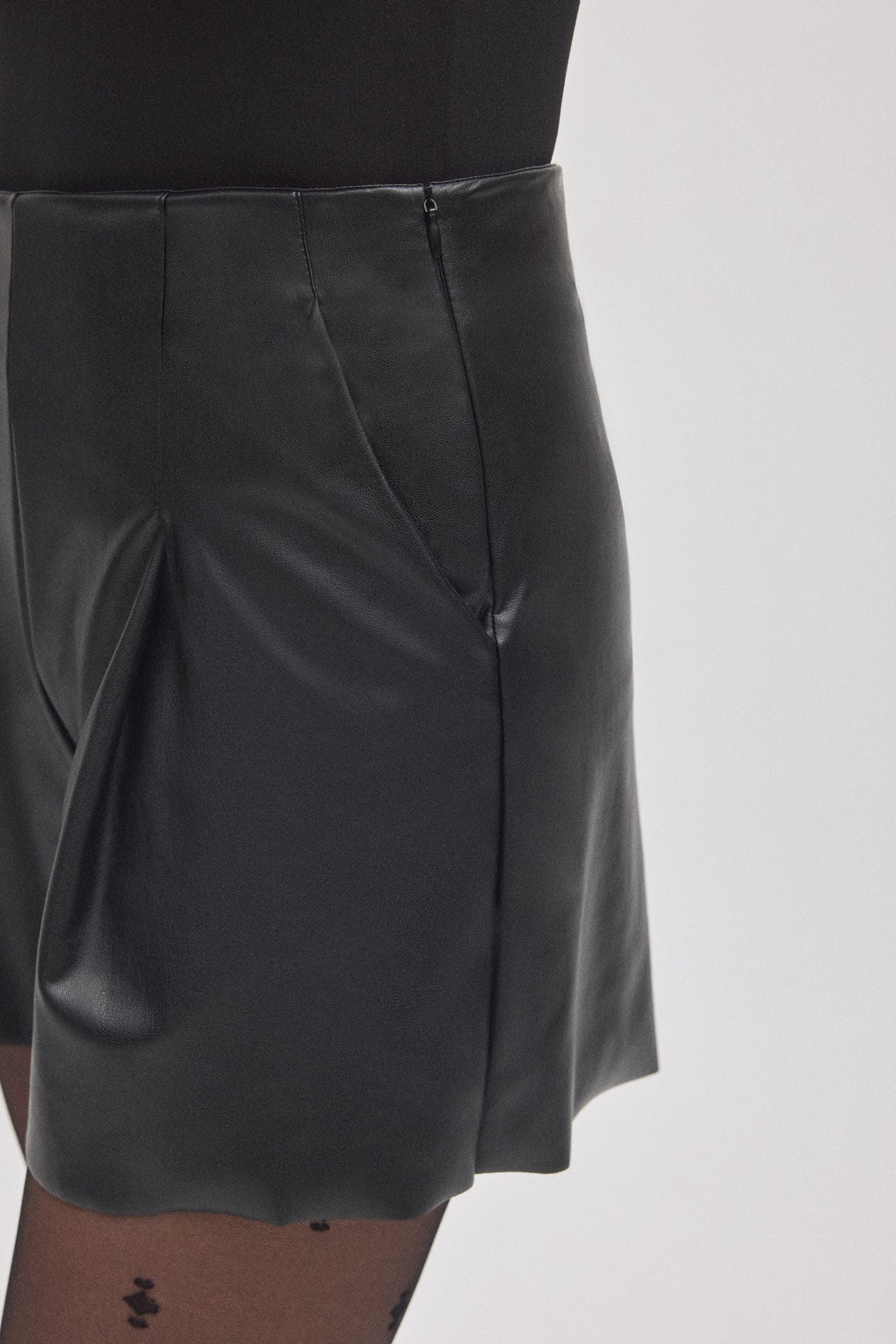 PANTALONCINO TERMICO EFFETTO PELLE YSABEL MORA