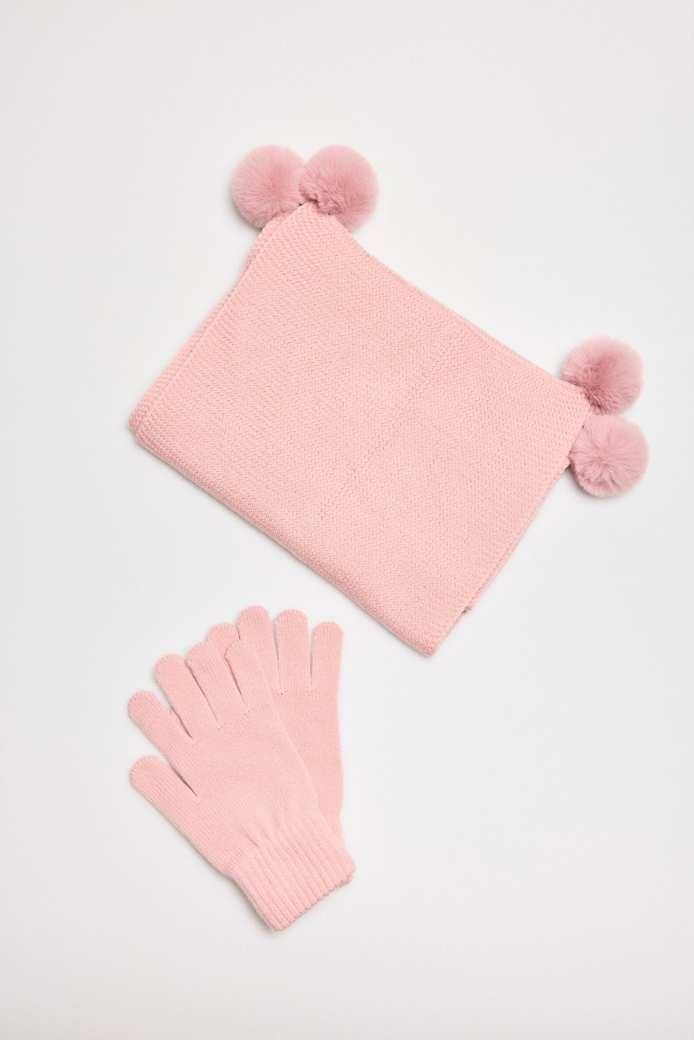 SET SCIARPA E GUANTI CON DETTAGLIO POMPON TINTA UNITA ROSA YSABEL MORA