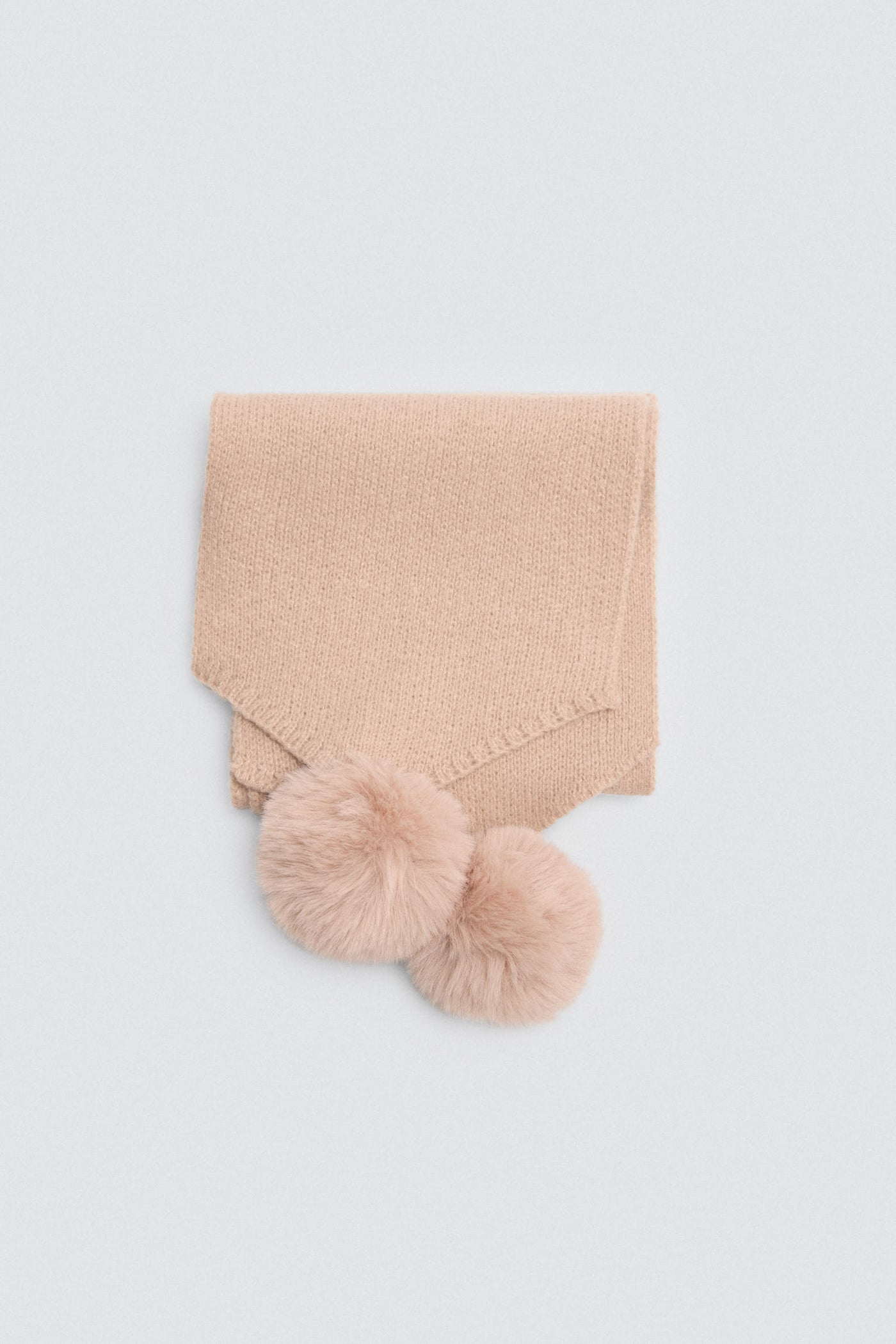 SCIARPA CON POMPON YSABEL MORA