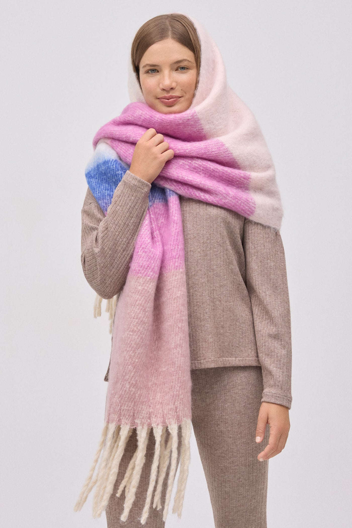 SCIARPA CON STAMPA A RIGHE COLORATA YSABEL MORA