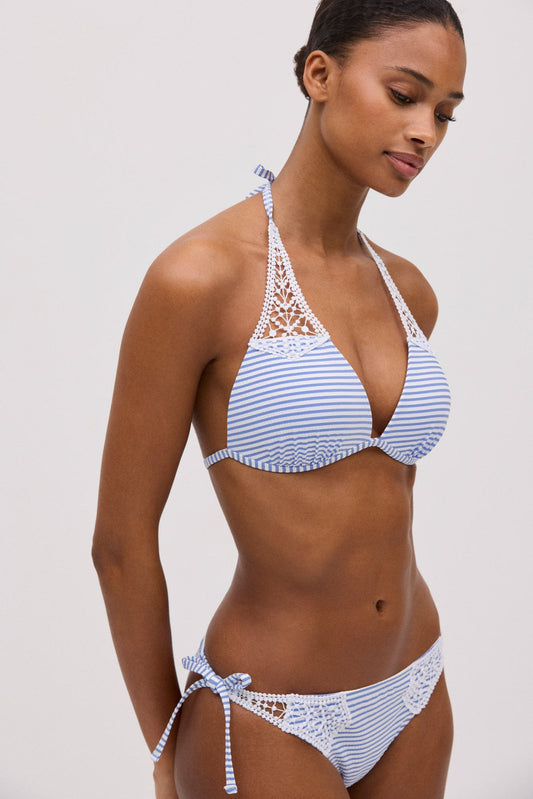 SET BIKINI TRIANGOLO CON STAMPA A RIGHE E DETTAGLI UNCINETTO YSABEL MORA