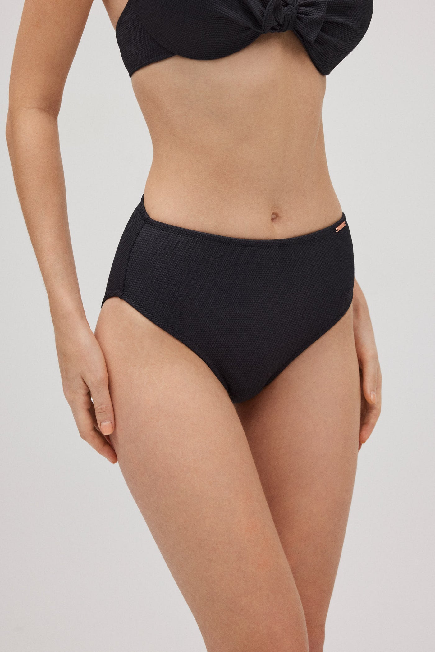 SLIP BIKINI VITA ALTA MODELLANTE IN PIQUÉ YSABEL MORA