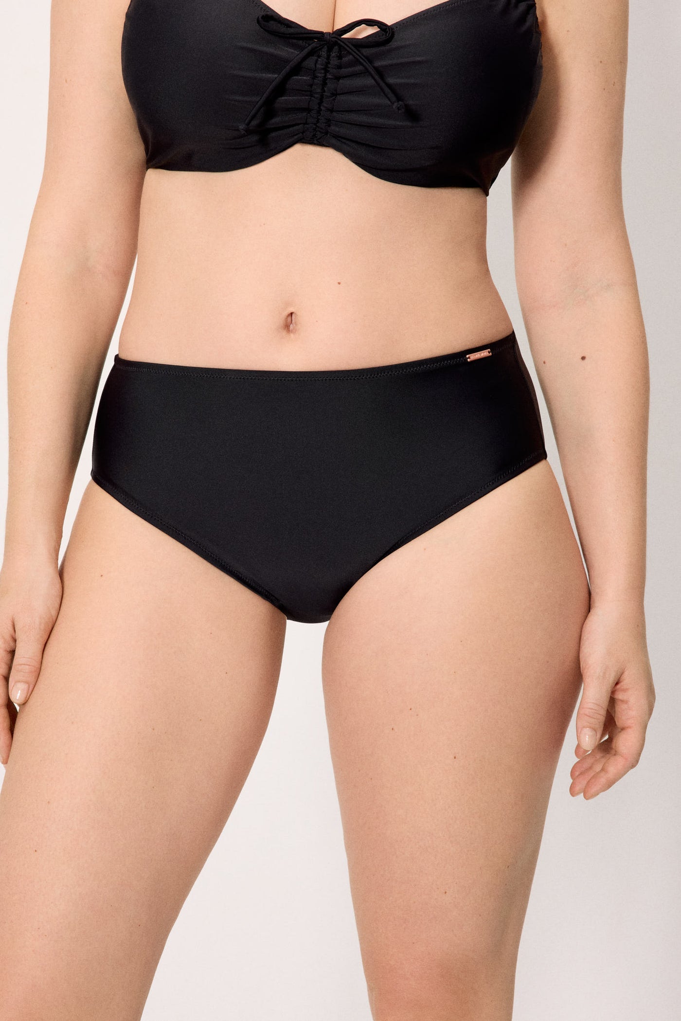 SLIP BIKINI VITA ALTA CONTENITIVO NERO YSABEL MORA