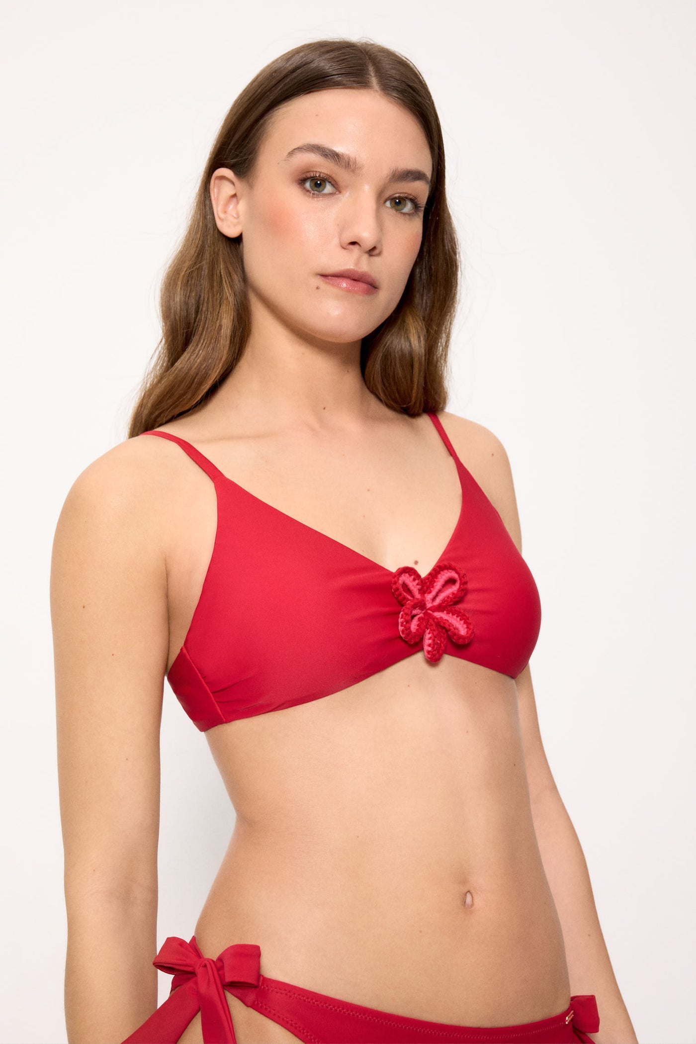 REGGISENO BIKINI A TRIANGOLO ROSSO CON DETTAGLIO FIORE ALL'UNCINETTO YSABEL MORA