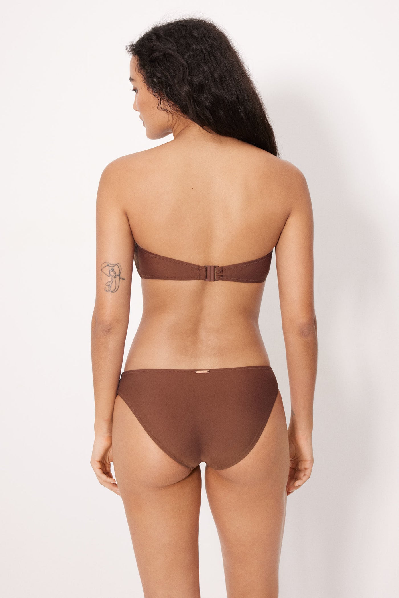COMPLETO BIKINI A FASCIA CON DETTAGLIO GIOIELLO MARRONE YSABEL MORA