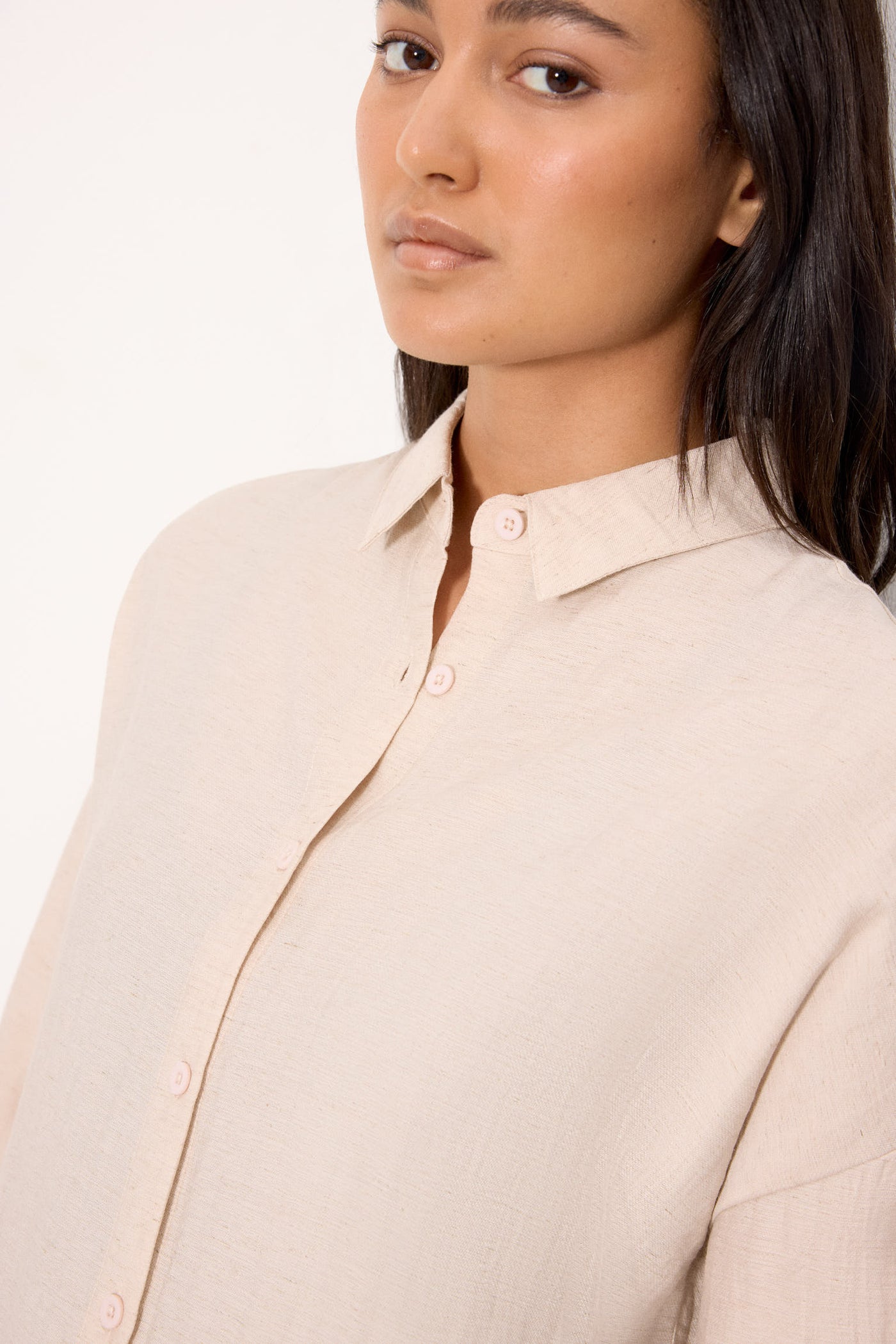 CAMICIA DA SPIAGGIA LUNGA IN LINO E VISCOSA BEIGE YSABEL MORA