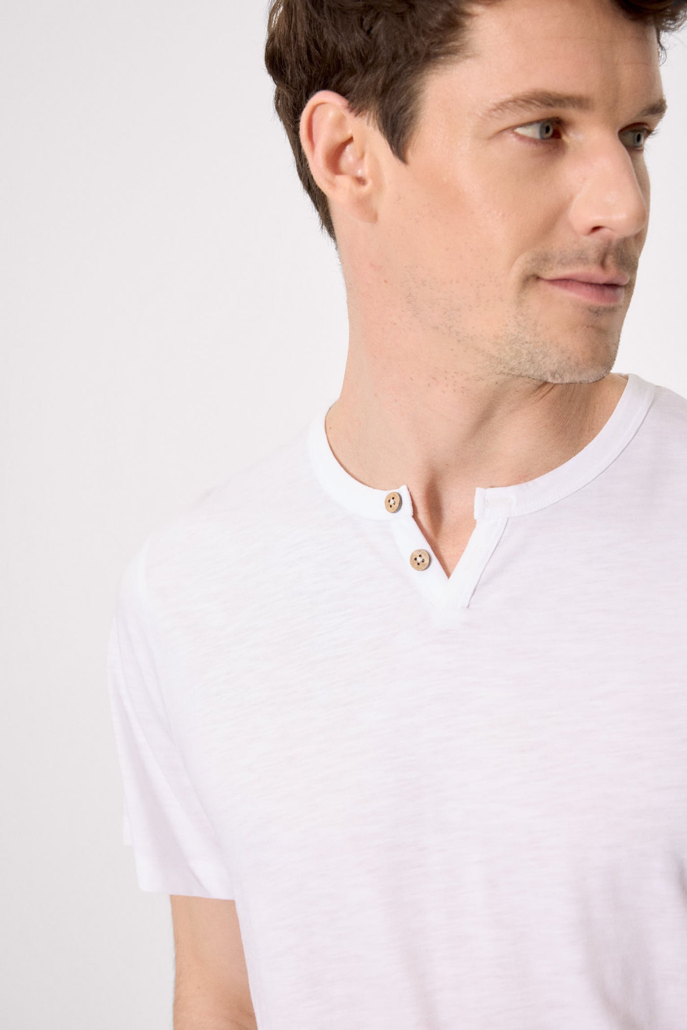T-SHIRT BASIC CON COLLETTO ALLA COREANA YSABEL MORA