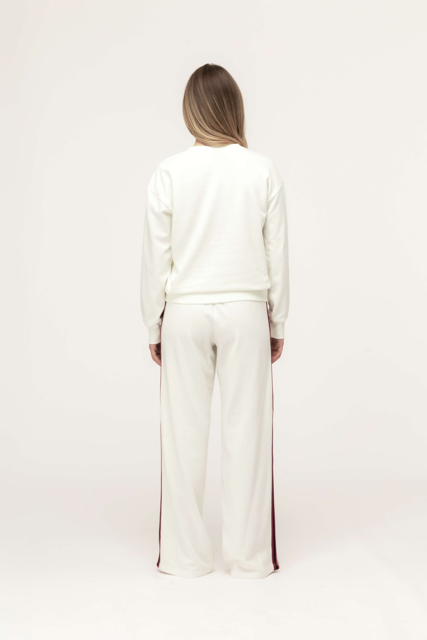 TUTA DONNA IN COTONE FELPATO CON PANTALONE A GAMBA AMPIA E BANDE LATERALI FILA